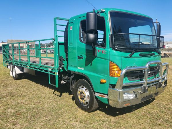 2013 HINO 500FE1426 Flatbed image