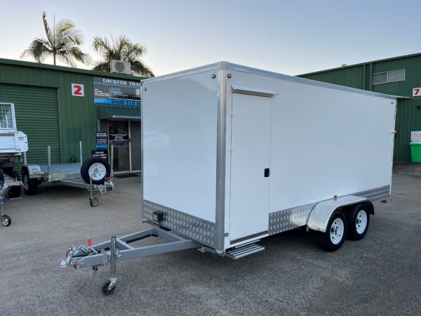 Enclosed fully lined 4.8 m Trailer 3.2 ton ATM image