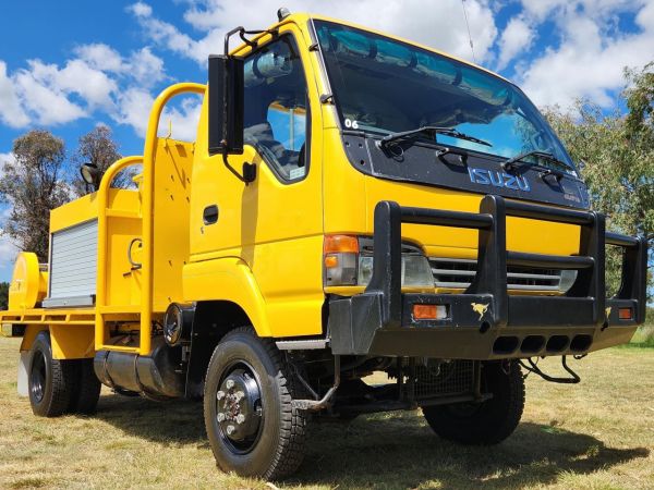 2003 ISUZU NPS300 Fire Truck image