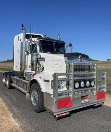 Kenworth T659 image
