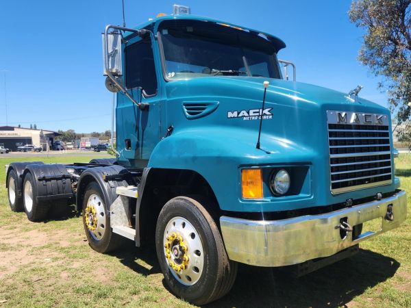 2006 MACK METRO LINER Cab Chassis image