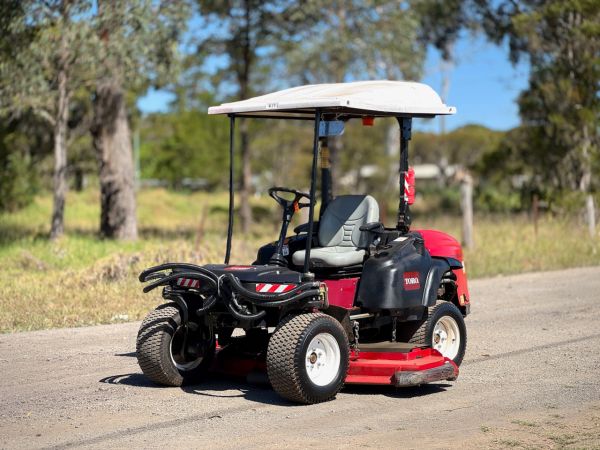 2018 Toro Groundmaster 360 Standard Ride On image