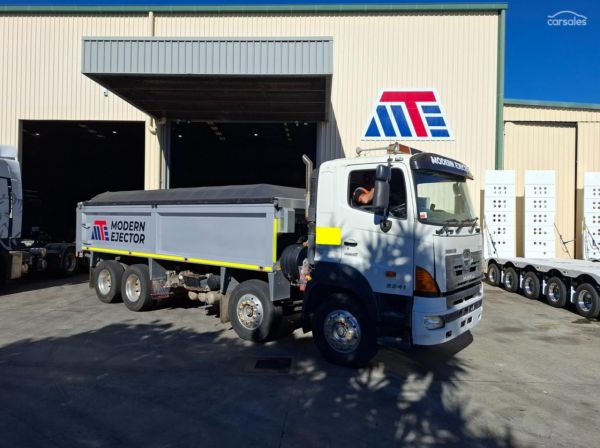 2008 Hino FY700 image