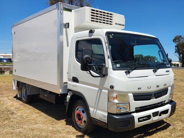 2021 MITSUBISHI FUSO CANTER 515 Refrigerated image