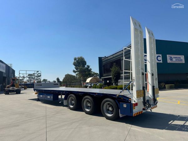 2025 CIMC 45' Drop Deck with Single Ramps image