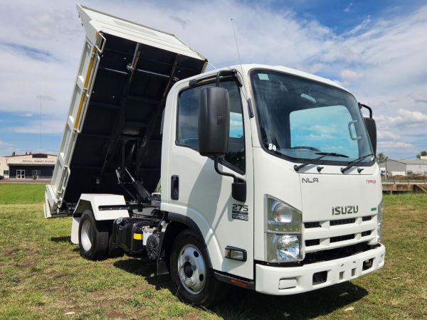 2013 ISUZU NLR275 Dump Truck image