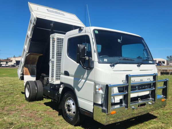 2014 MITSUBISHI FUSO CANTER 815 Dump Truck image
