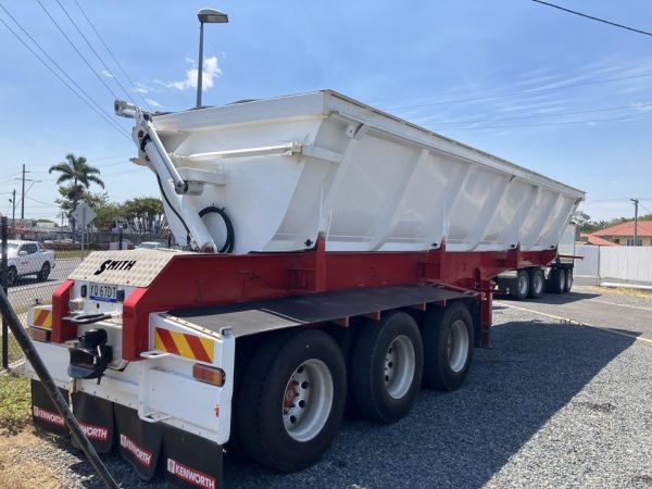 2011 SMITHS AND SONS V BIN Roadtrain / Bdouble unit image