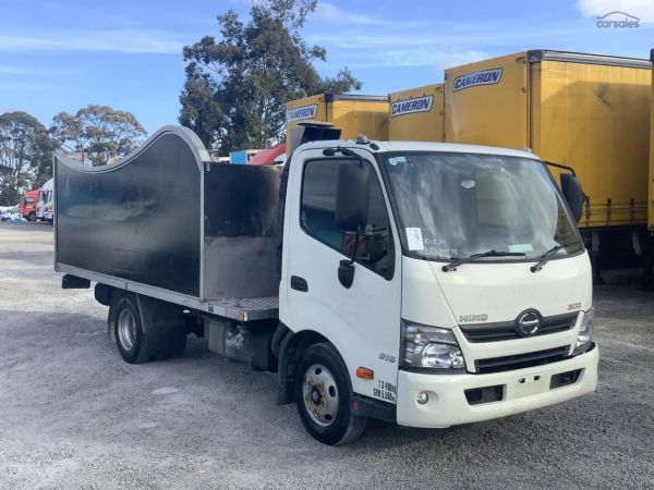 2018 Hino 300 616 image