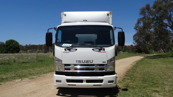 2010 ISUZU FRR600 image