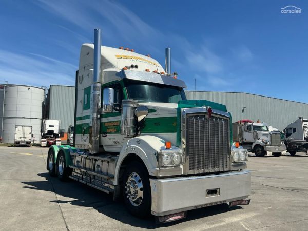 2018 Kenworth T610SAR Sleeper Cab image