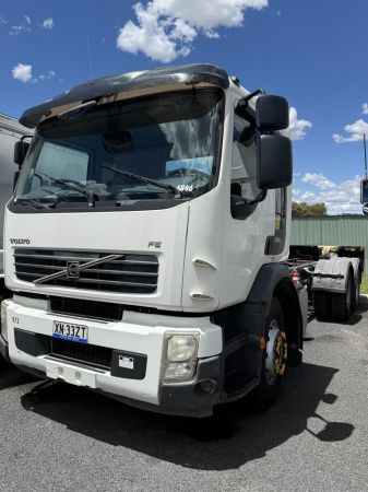 2013 VOLVO FE300 Cab Chassis image