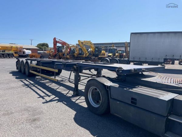 2021 Midland ST-3 Tri Axle Skel Trailer combination image
