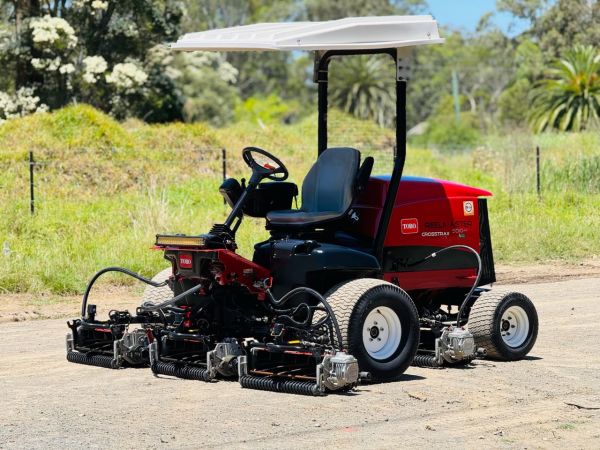 2018 Toro Reelmaster 5010-H Golf Fairway mower CrossTrax AWD Hybrid image