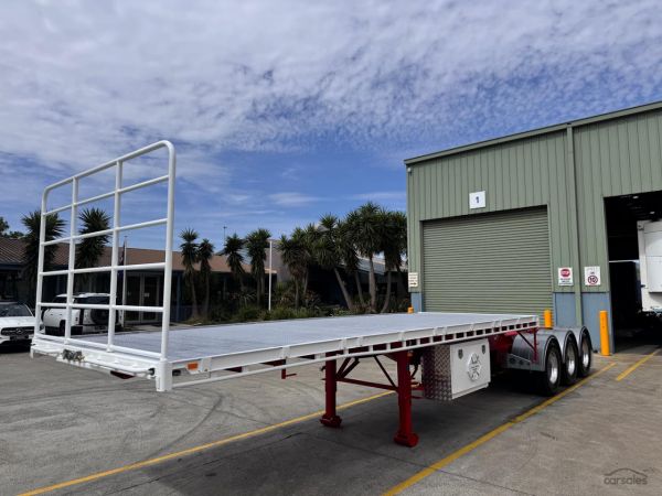 2013 Vawdrey ST3 Lead A 12 Pallet Semi Pins image