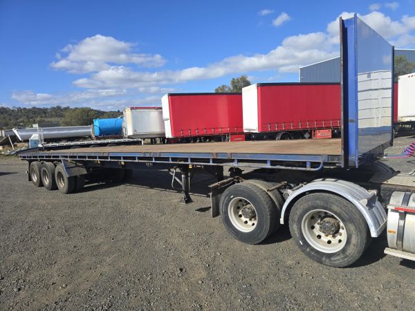 1983 FREIGHTLINER 43FT SEMI TRAILER Flat Top image