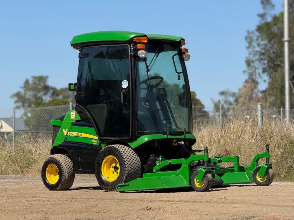 2018 John Deere 1585 Front Deck Terrain cut image