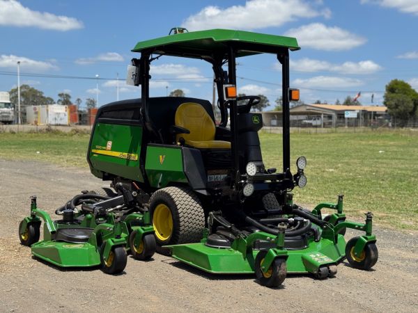 2018 John Deere 1600 Wide Area mower image
