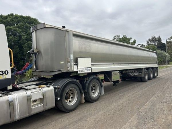 1994 HOCKNEY TRIAXLE ALUMINIUM FUEL TANKER image