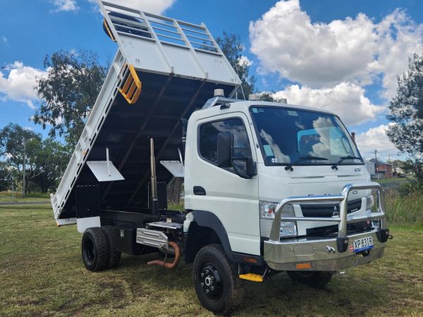 2013 MITSUBISHI FUSO CANTER FG Dump Truck image