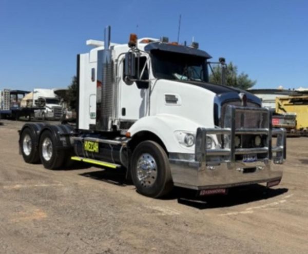 2017 Kenworth T409 image