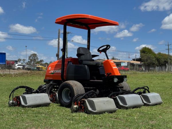 2015 Jacobsen LF-4677 Golf Fairway mower 4WD image