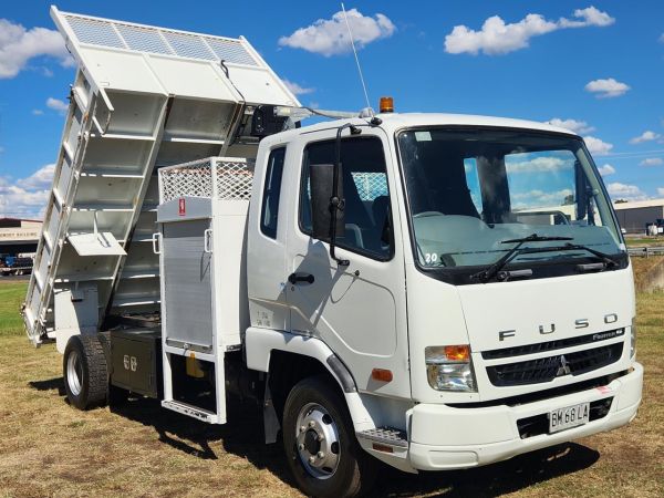 2010 MITSUBISHI FUSO FIGHTER 6 Dump Truck image