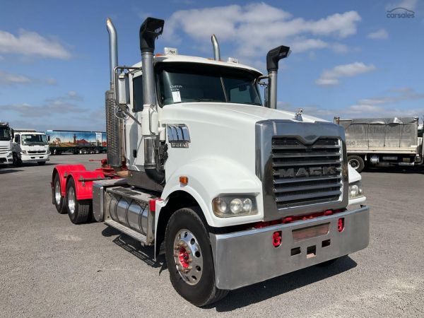 2017 Mack CMHR Trident image