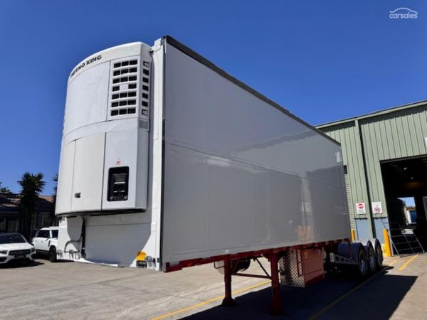 2006 Vawdrey ST3 Lead A 12 Pallet Refrigerated WingLiner image