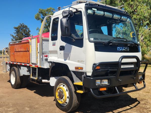 2004 ISUZU FSS550 Fire Truck image