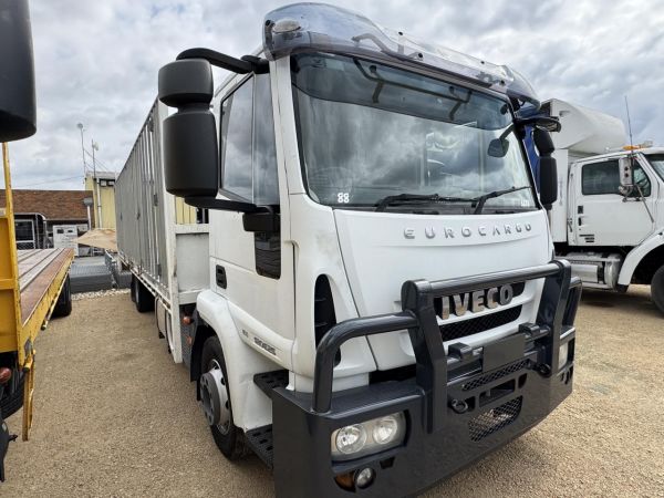 2016 IVECO EUROCARGO 120E25 Flatbed image
