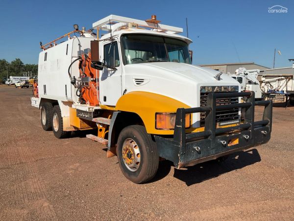 2005 Mack Metro Liner image