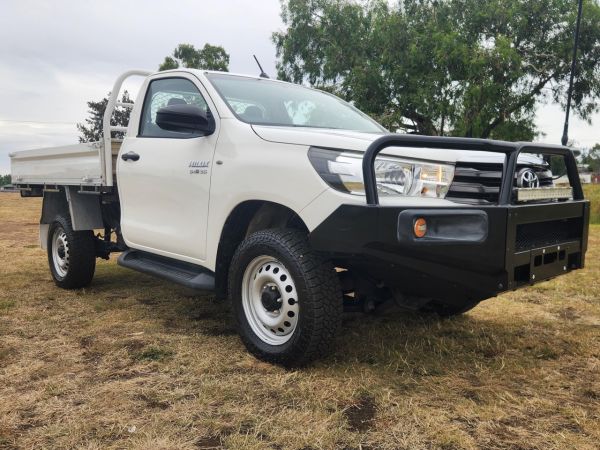 2017 TOYOTA HILUX D4D Flatbed image