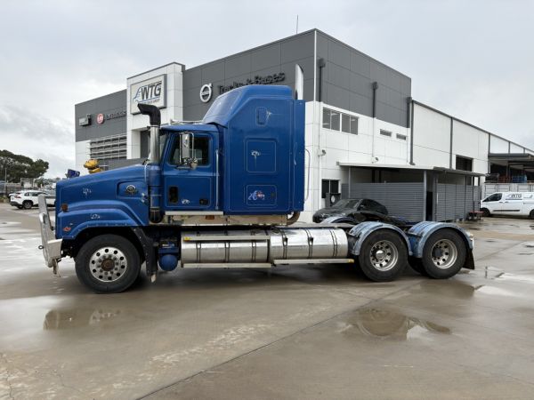 2000 Mack Trident Primemover image