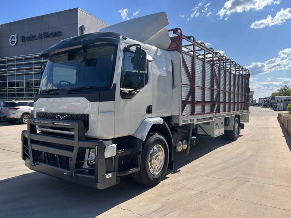 2025 Volvo FE350 Stock/Cattle crate image