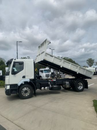 2025 Volvo FE 350hp Tipper image