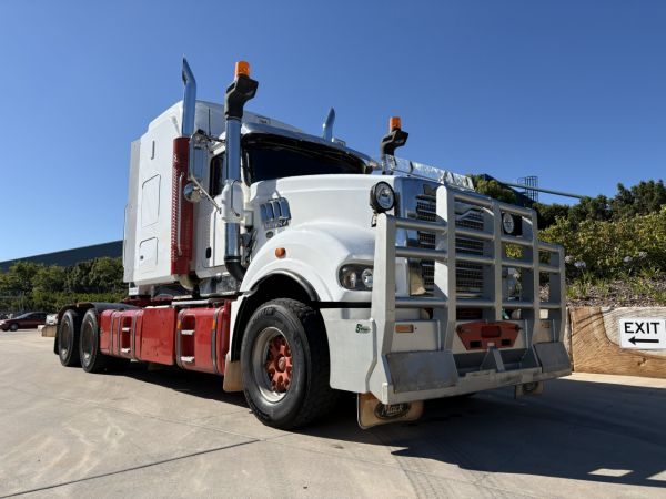 2015 Mack Titan Primemover image
